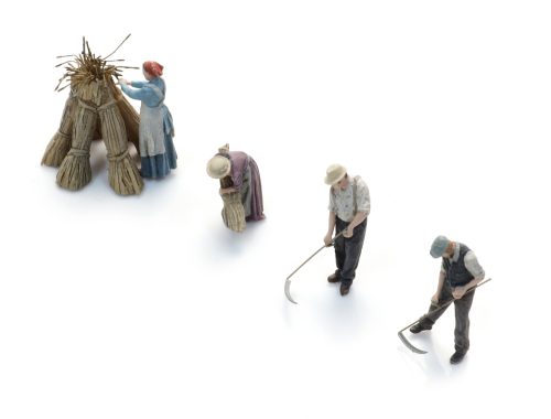 5720021 Tarwemaaiers met zeis