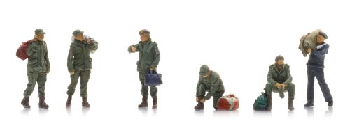 5870149 Verlofgangers op het perron