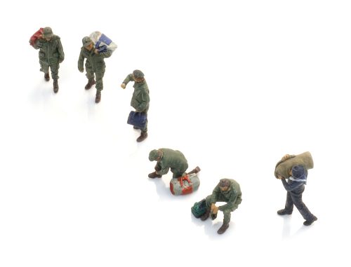 5870149 Verlofgangers op het perron