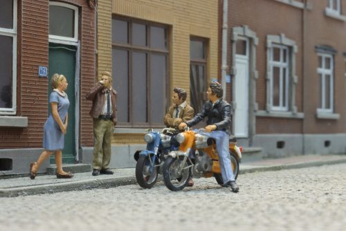 5870160 Nozems op brommers