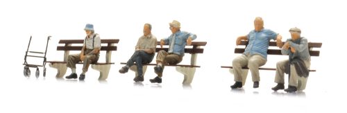 5870174 Oude knarren op bank