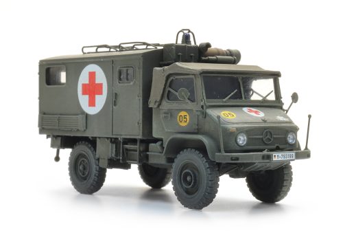 6870778 BRD Unimog 404s Krankenwagen, oliv