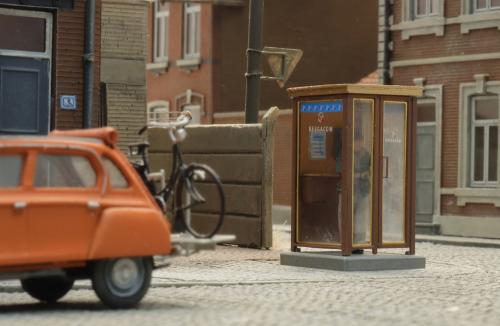 387.652 Belgische Telefooncel scene