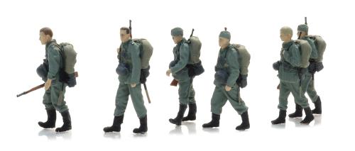 5720002 WM Infantry on long march 1:72