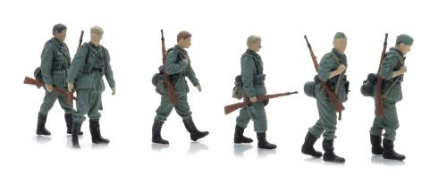 5720003 WM Infantry marching at ease 1:72