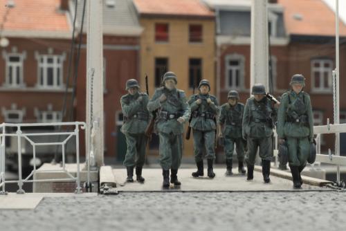 5720005_WM_Infantry_marching_to_frontline_scene