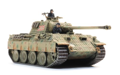 5720010 WM Tank crew in Tank scene