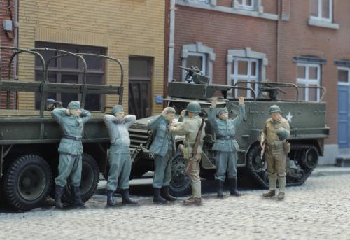 5720012 WM POWs US Guards