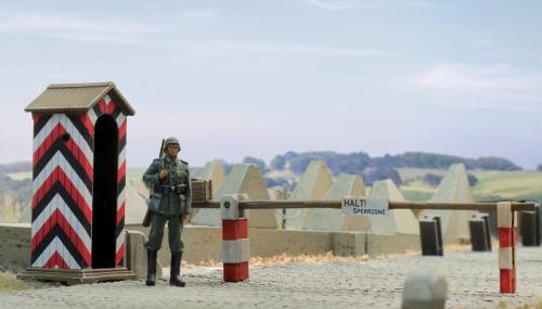 5720013 Schilderhaus Wachsoldat scene