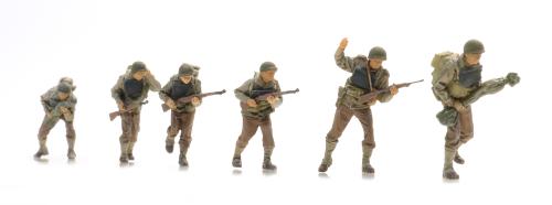 5870116 US Infantry storming beach