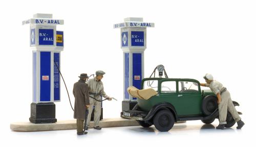 5870140 Tankstation figuren scene