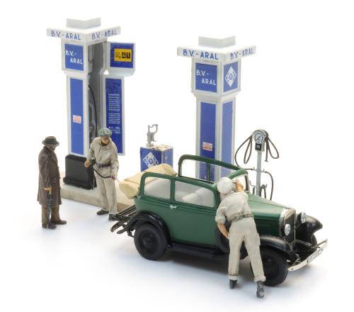 5870140 Tankstation figuren scene